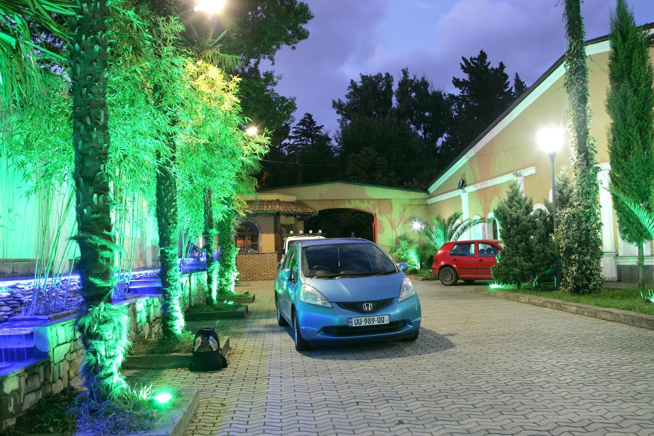 Hotel Eleon Kutaisi Esterno foto