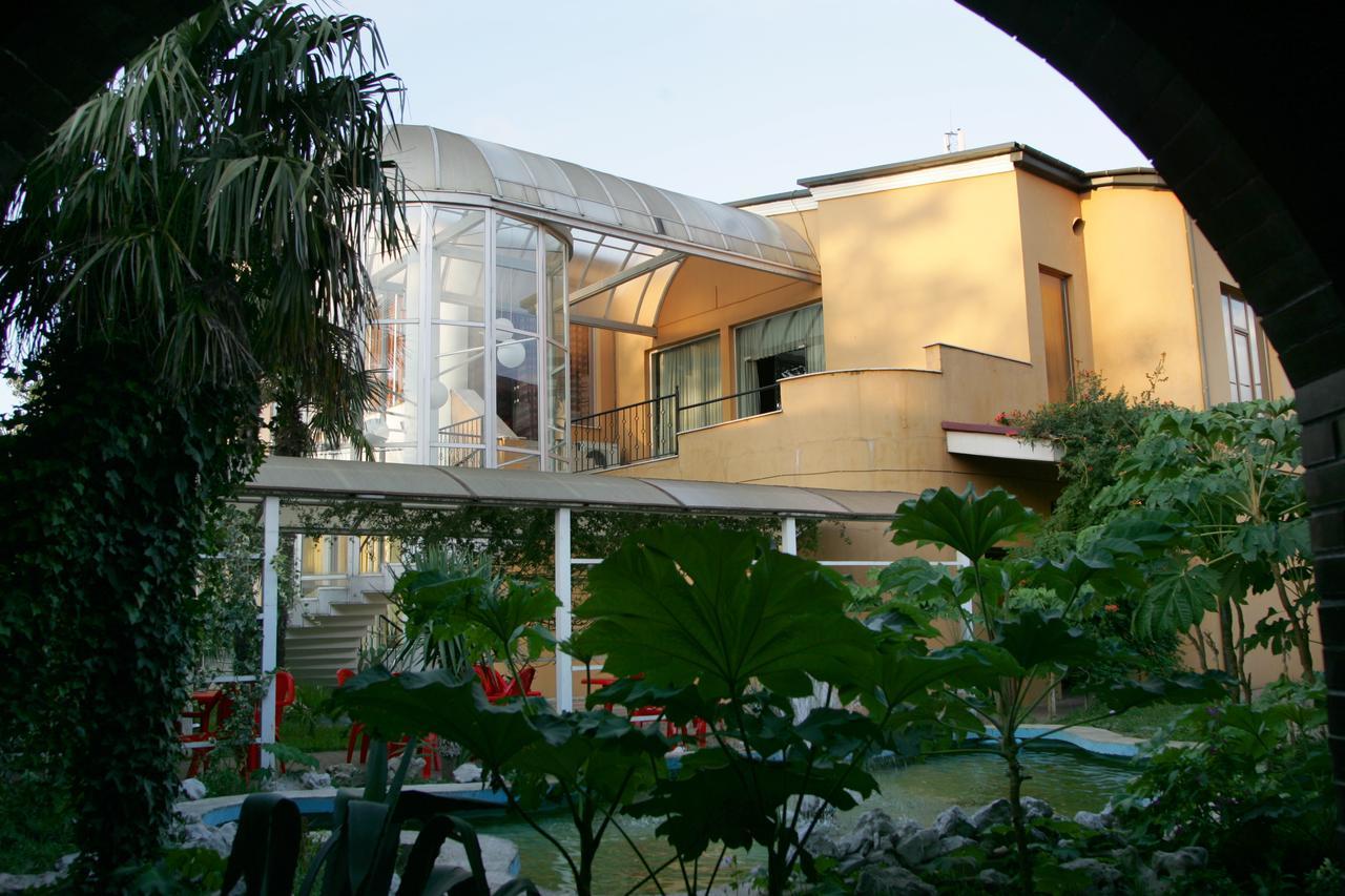 Hotel Eleon Kutaisi Esterno foto