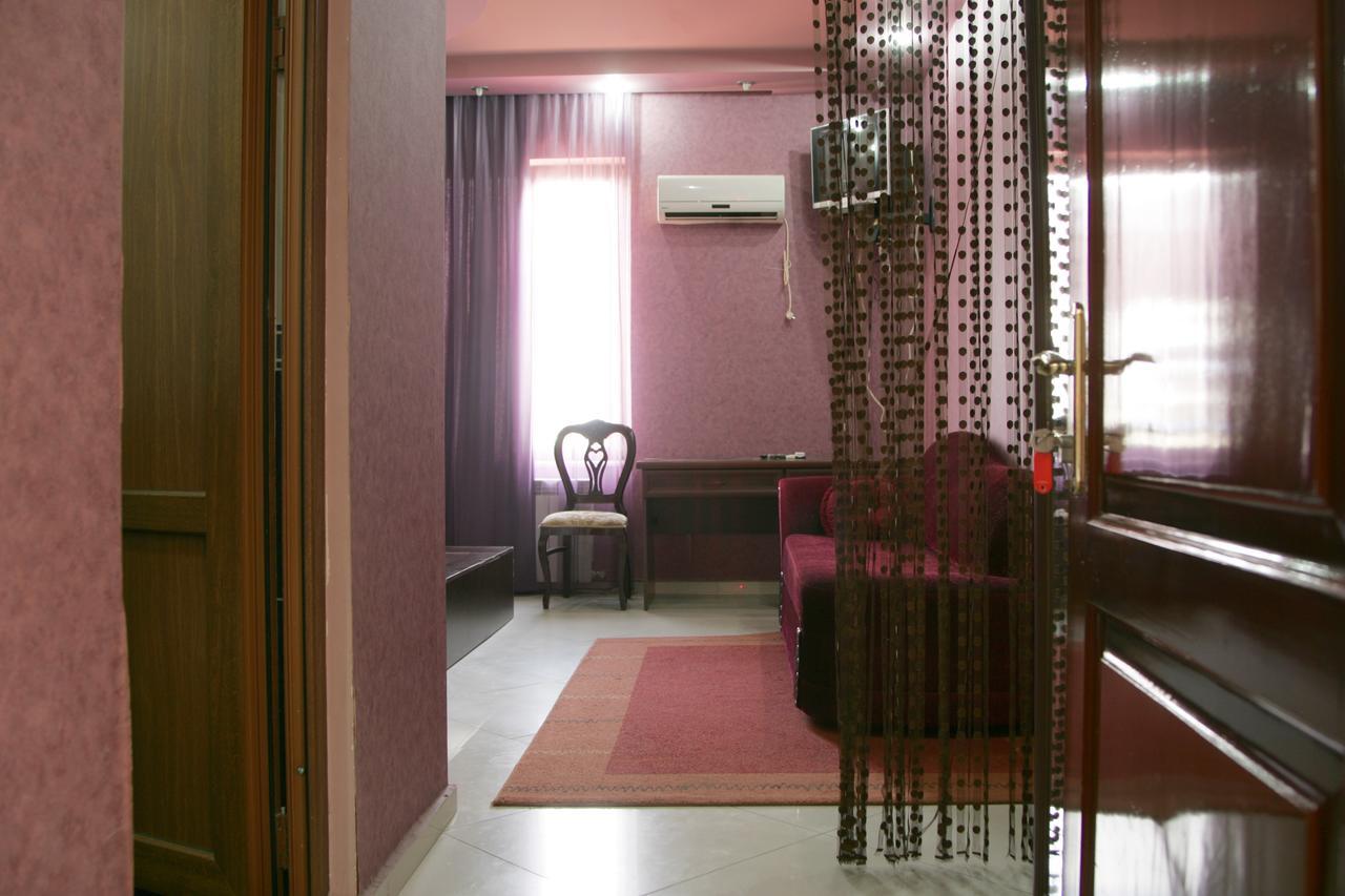Hotel Eleon Kutaisi Esterno foto