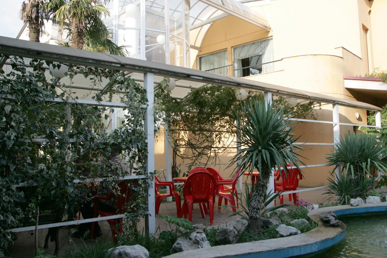 Hotel Eleon Kutaisi Esterno foto