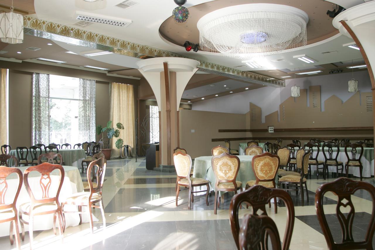 Hotel Eleon Kutaisi Esterno foto